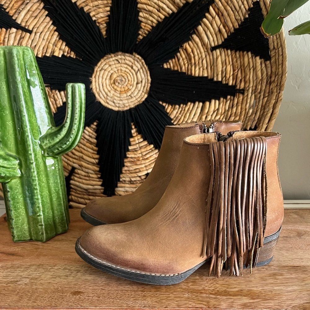 Circle G side fringe western ankle boots 6